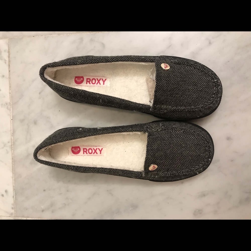 Roxy slippers! Never worn!